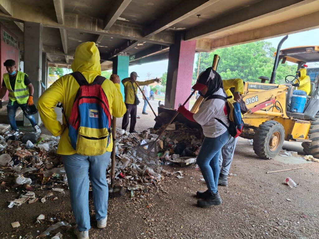 Antigua sede de la Casa del Deporte recibe jornada de limpieza de la Alcaldía de Maracaibo
