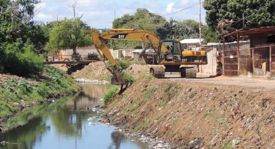 Saneamiento de cañadas en Maracaibo