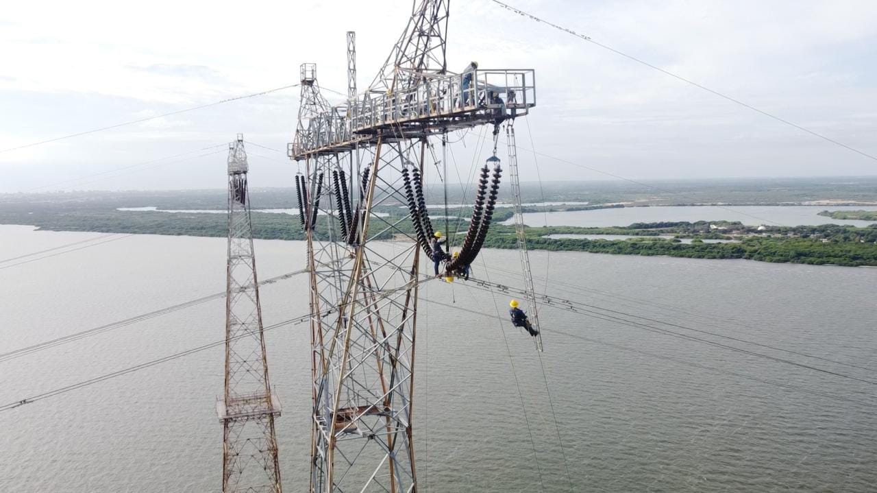 corpoelec mantiene labores de mantenimiento de sistema eléctrico zuliano