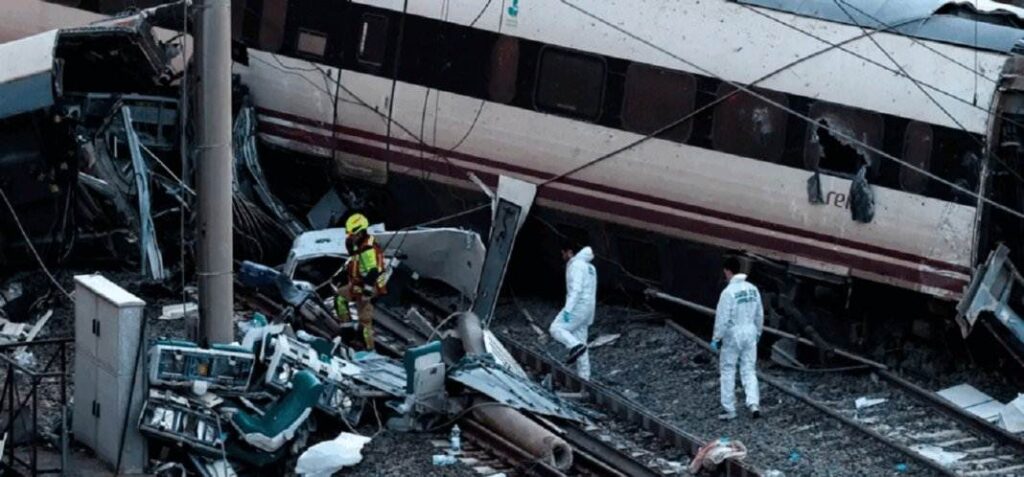 Vías del tren de alta velocidad en Adamuz tras el accidente ferroviario en España