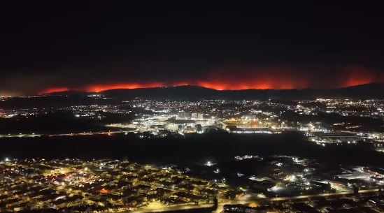 Incendios forestales en Chile y Argentina cerca de la zona de glaciares.
