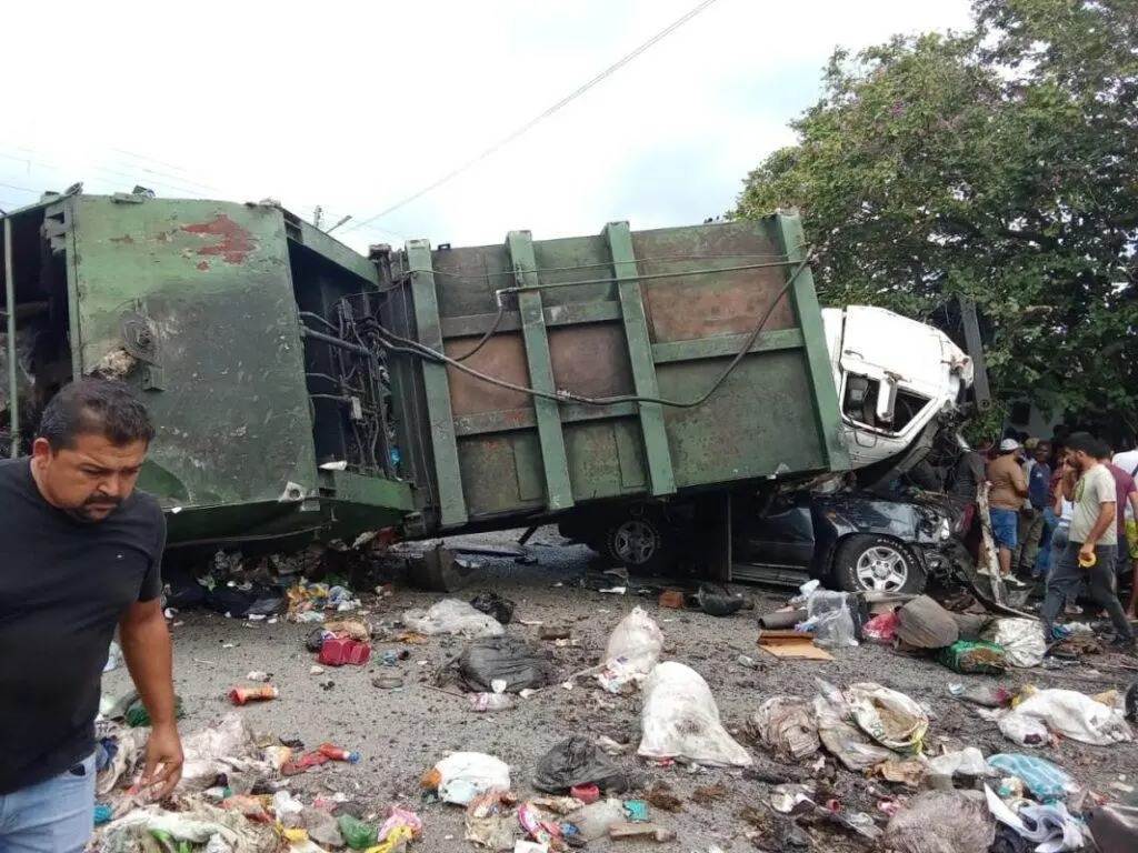 Escena del accidente vial en Táchira involucrando un camión de aseo urbano en La Tendida
