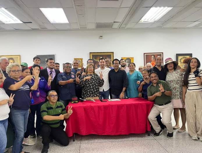 Ponente y asistentes durante el 6to Encuentro de Ecosocialismo y Soberanía Tecnológica en el Museo de Artes Gráficas Luis Chacón, Maracaibo