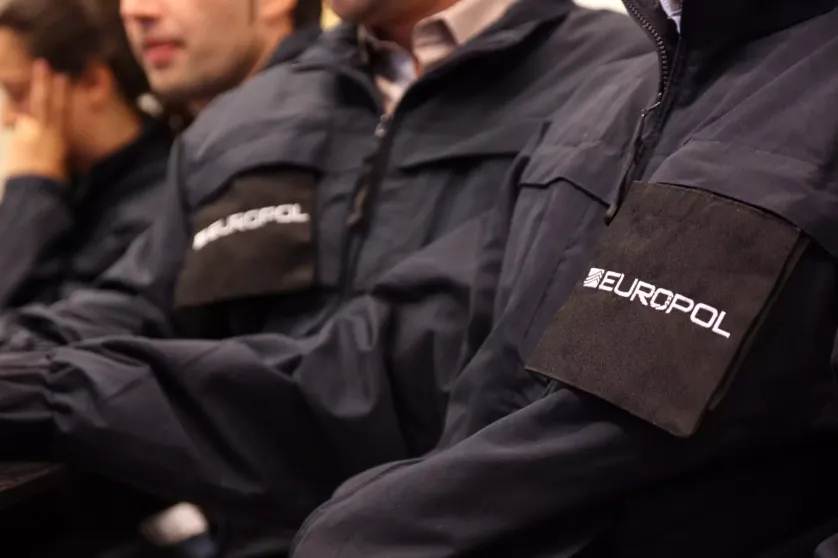 Agentes de Europol en operativo contra laboratorios de drogas sintéticas en Europa