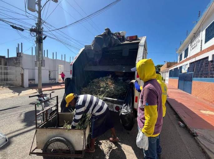 Operativo de limpieza en Maracaibo por el IMA en la parroquia Raúl Leoni
