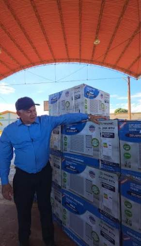 Estudiantes marenses recibiendo equipos de climatización para fortalecer la educación en el municipio Mara 2026