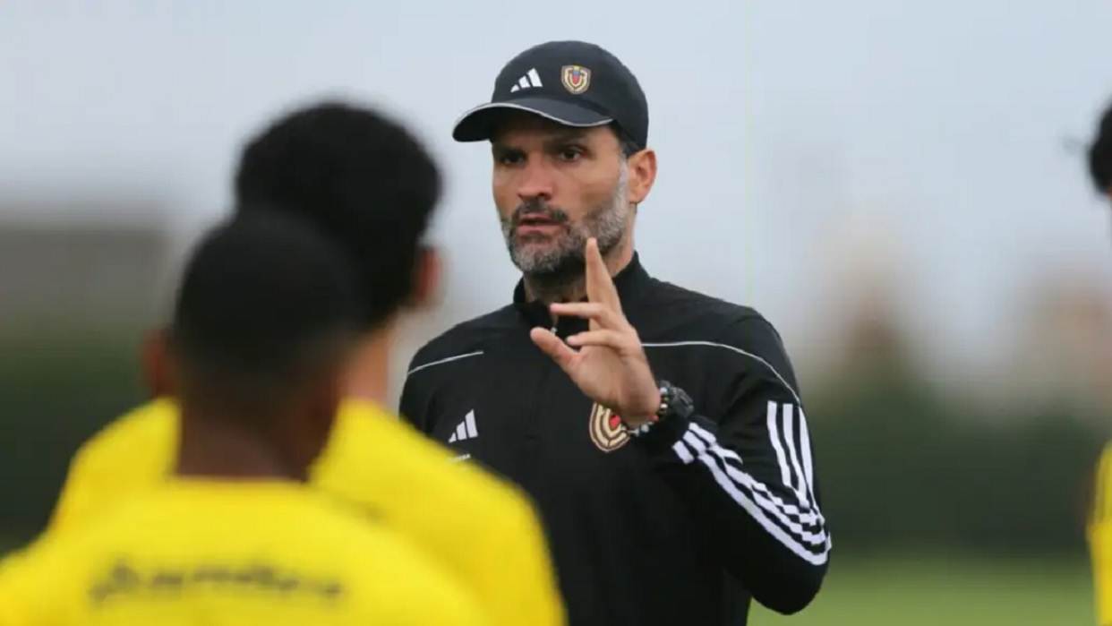 Oswaldo Vizcarrondo presentado como nuevo entrenador de la Selección de Venezuela (Vinotinto)