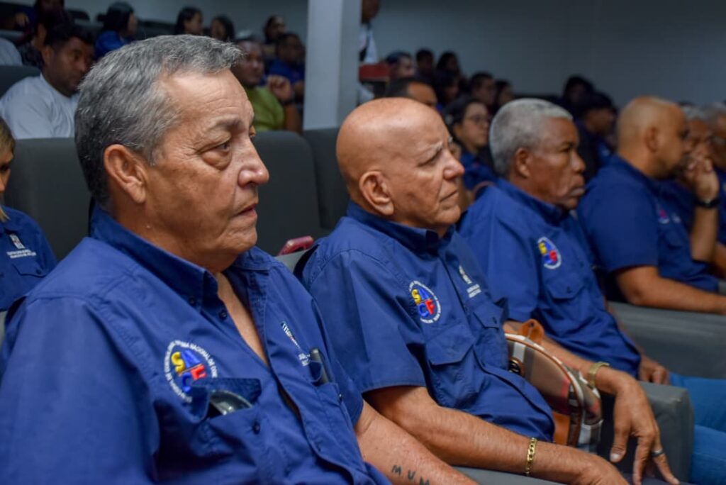 funcionarios de la contraloría municipal reciben reconocimiento durante el acto del 30 aniversario de la Contraloría Municipal de San Francisco.