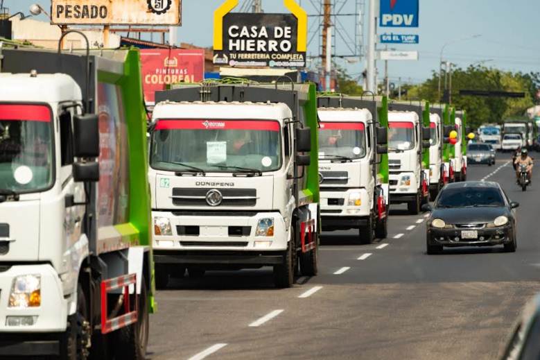 Nuevos camiones compactadores para fortalecer el aseo urbano en Maracaibo entregados por la Alcaldía
