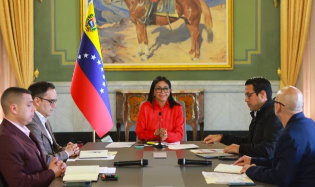 Delcy Rodríguez lidera reunión del motor minería sobre la producción de minerales estratégicos.