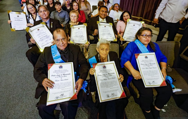 Docentes reconocidos por la gobernación del Zulia