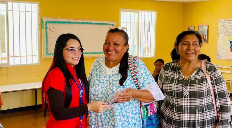 Médicos atendiendo a mujeres zulianas durante el Programa Femme en Maracaibo