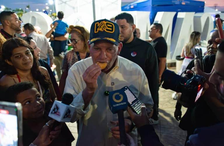 Alcalde Giancarlo Di Martino en la final del concurso gastronómico en el Parque Monumental impulsando el emprendimiento en Maracaibo