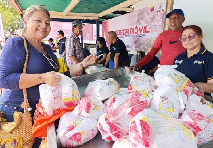 Camiones de Bodegas Móviles distribuyendo alimentos en comunidades del estado Zulia por la soberanía alimentaria