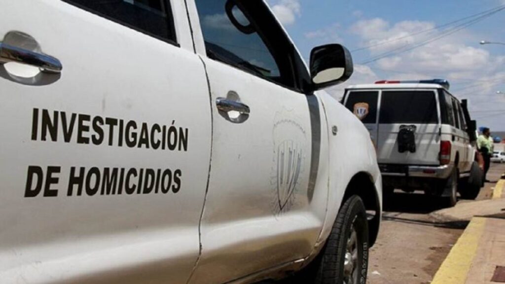 Organismos de seguridad procesan escena de femicidio en el marco de la violencia de género en Venezuela