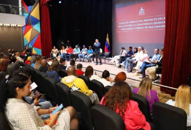 Jueces de Paz comunales en plena Consulta de la Ley de Amnistía en Caracas