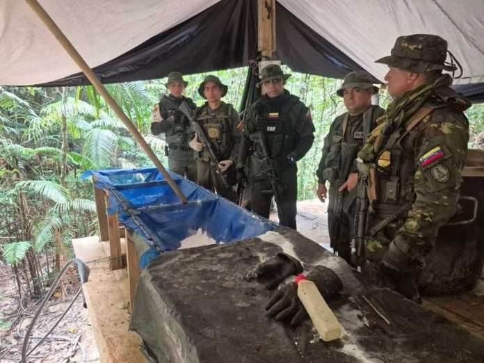 Militares venezolanos de la FANB durante la destrucción de laboratorio de droga en el Sur del Lago, Zulia
