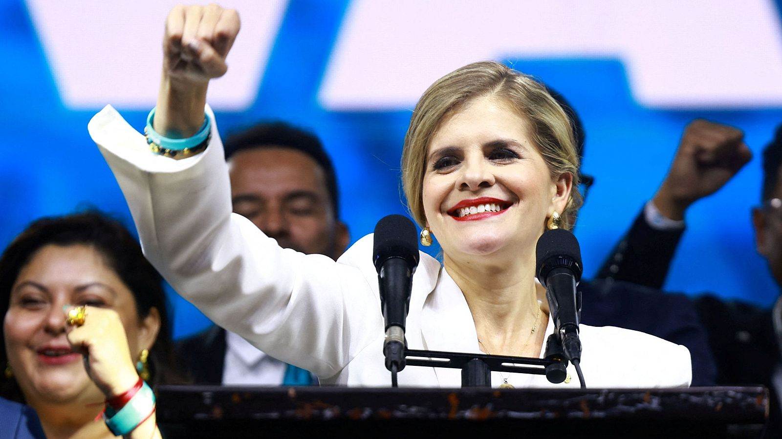 Laura Fernández celebrando el triunfo en las elecciones presidenciales de Costa Rica 2026