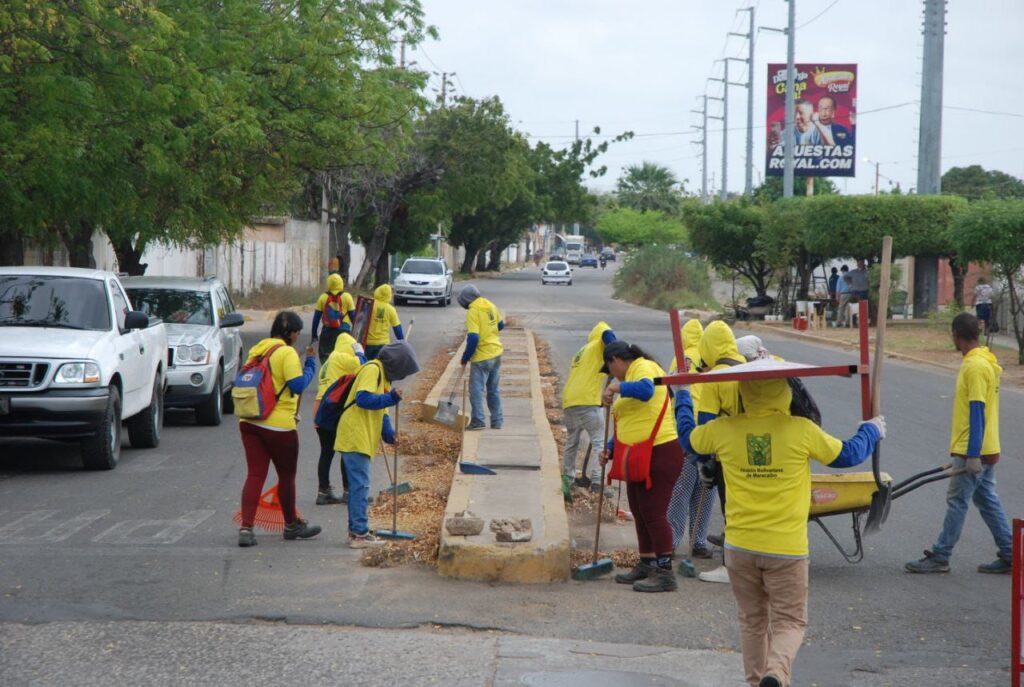 Trabajadores de la municipalidad, realizaron jornadas de limpieza en el Corredor vial La Rotaria-Modines