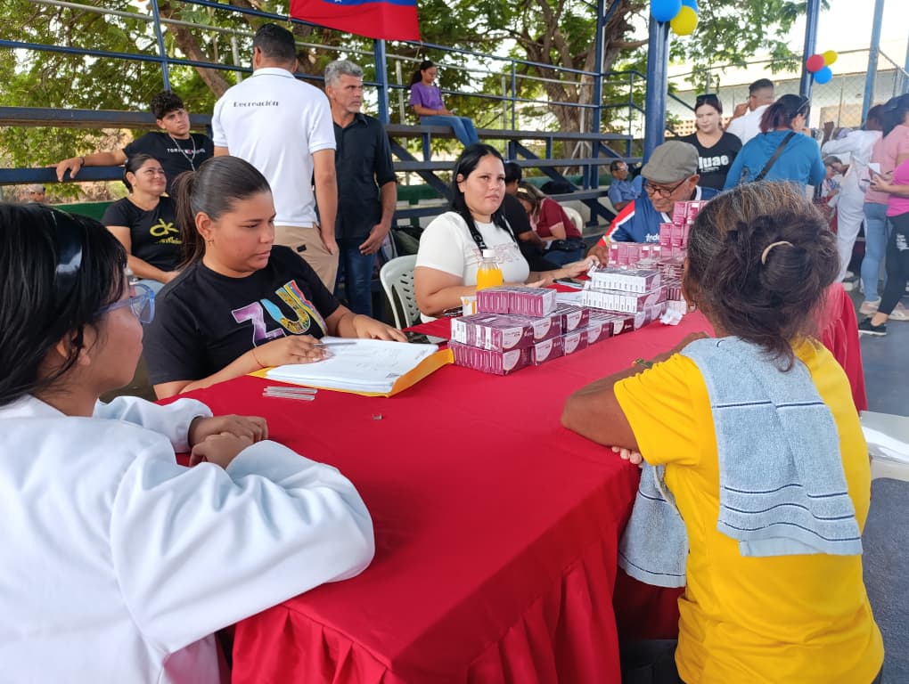 Jornada de salud integral en el sector R-5 de la parroquia La Rosa, Cabimas.