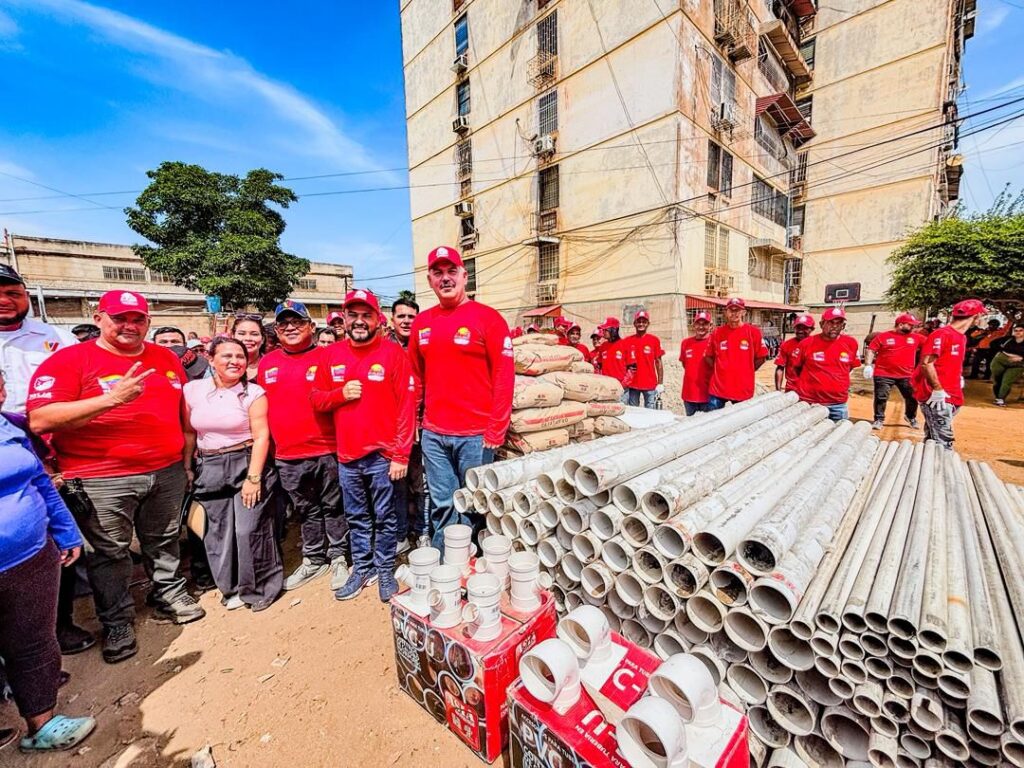 Rehabilitación de techos y fachadas en el complejo habitacional Ciudad del Sol mediante Bricomiles.