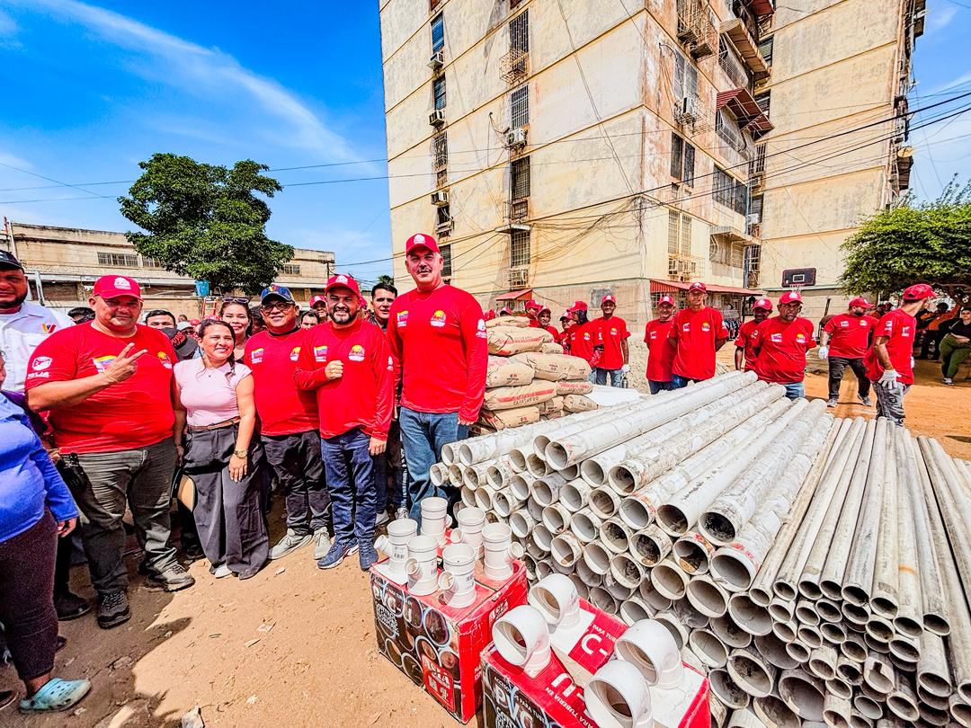 Rehabilitación de techos y fachadas en el complejo habitacional Ciudad del Sol mediante Bricomiles.
