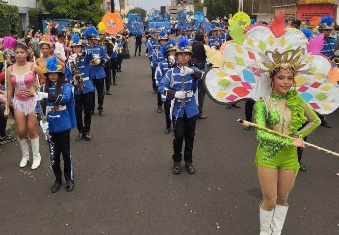 Desfile de carrozas y comparsas de los Carnaval de Paz 2026 en el centro de Maracaibo