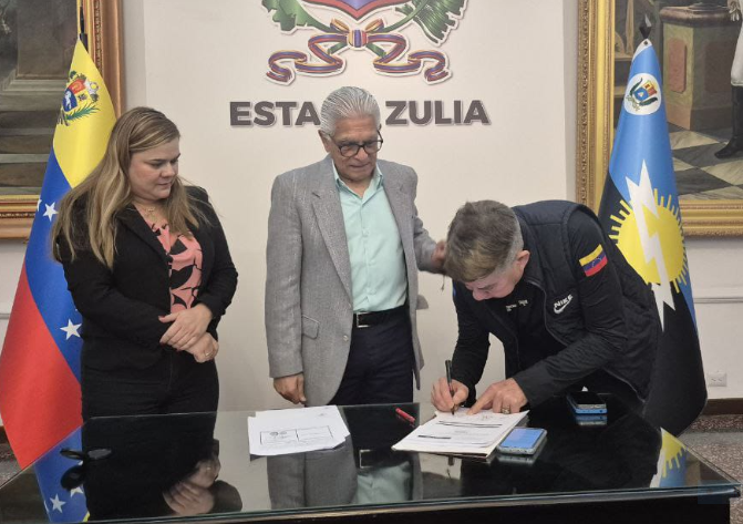 firma convenio entre la gobernación y la Uptz
