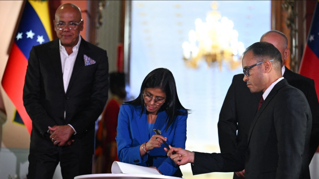 Delcy Rodríguez promulga ley de amnistía