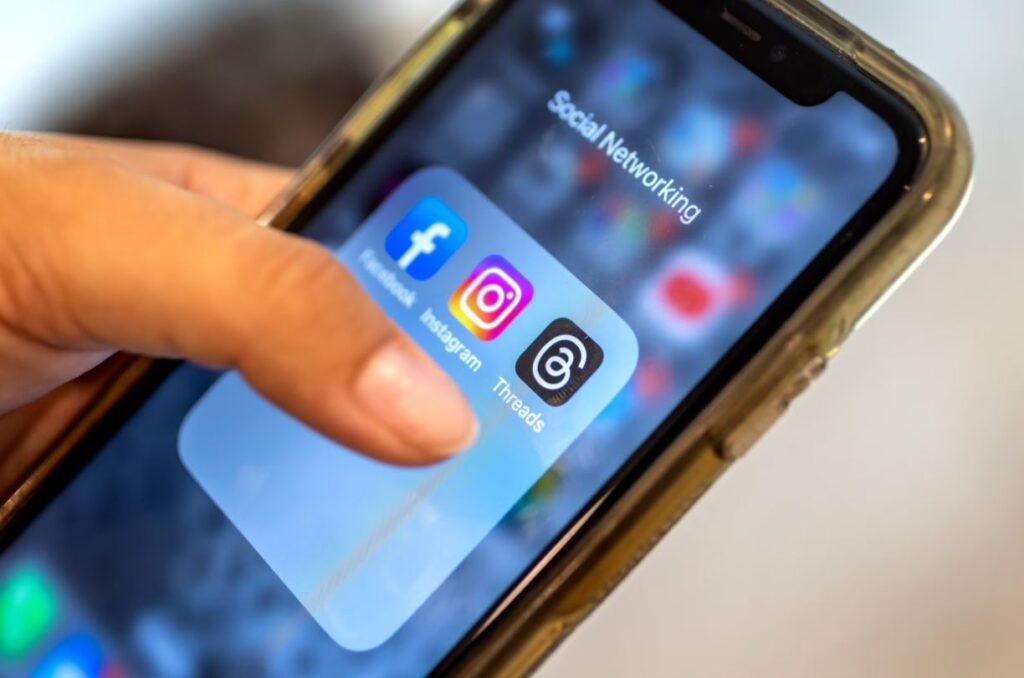 Instagram notificará a padres si sus hijos buscan contenido sobre suicidio o autolesiones