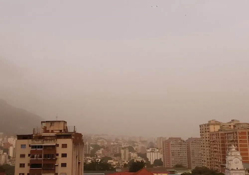 Satélite muestra bruma por polvo del Sahara en Venezuela cubriendo el Caribe