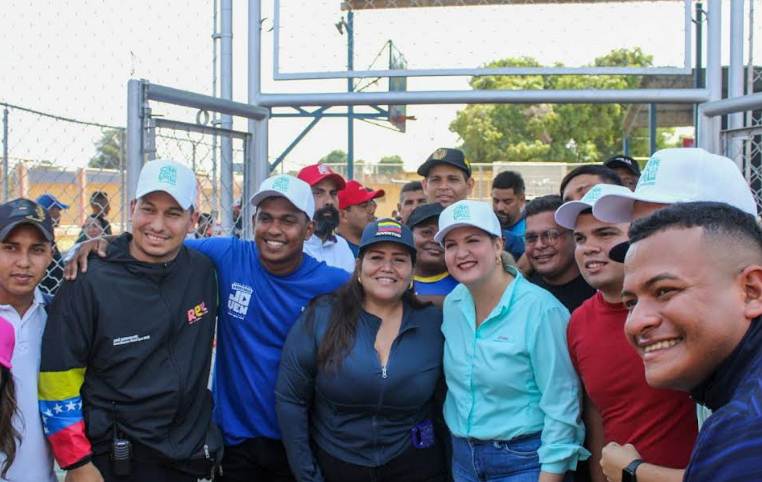 Niños maracaiberos participando en actividades recreativas del Plan Ríe Carnavales en Zulia 2026