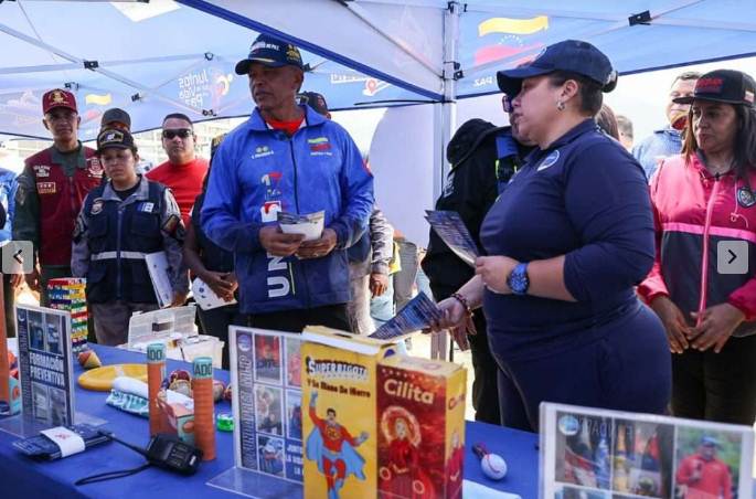 Viceministro Endes Palencia supervisando operativo de seguridad en playas de La Guaira en los carnavales seguros 2026