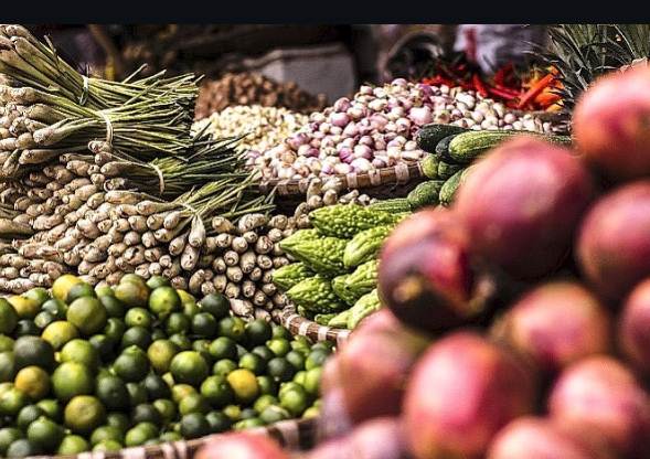 Productores agrícolas venezolanos entregando documentos en la Asamblea Nacional