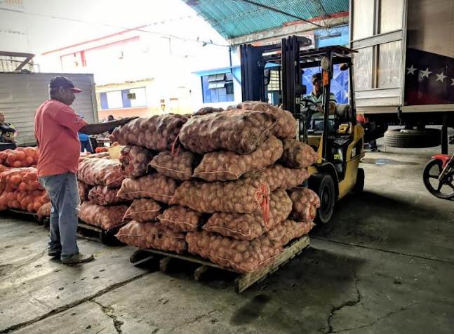 Entrega de frutas y verduras del CNAE en escuelas del municipio Colón, estado Zulia
