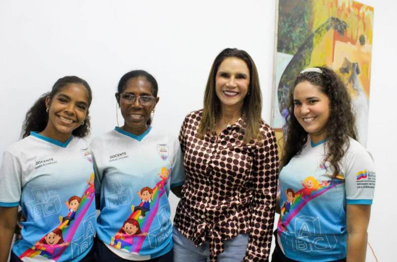 Ana Clara de Di Martino, primera dama de Maracaibo, anunciando plan de salud y deporte
