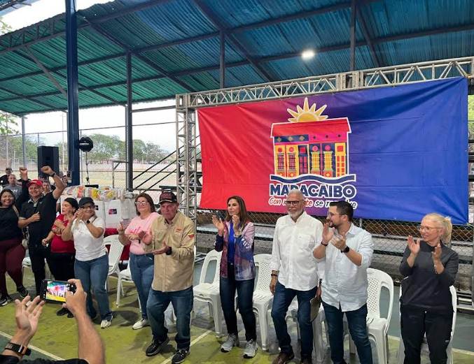 Diputado Arnoldo Olivares en asamblea con la comuna Pedro el Grande en Maracaibo