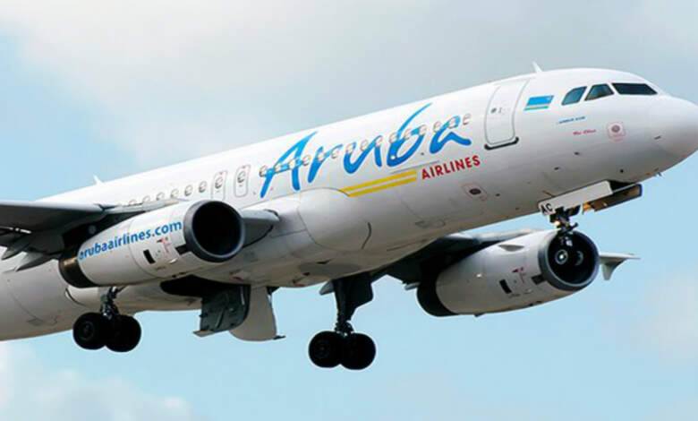 Avión comercial en pista de aterrizaje conectando Venezuela con las Antillas Neerlandesas