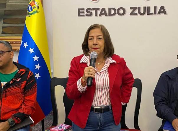 Legisladoras Magdely Valbuena y Glenny Semprún durante el despliegue del CLEZ por la Consulta Popular en Zulia