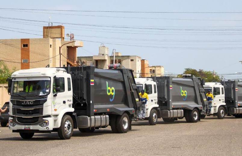 Nuevos camiones compactadores del Imau en la urbanización La Victoria, Maracaibo