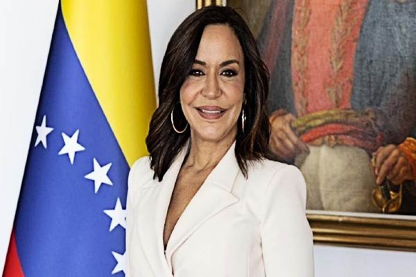 Coromoto Godoy, nueva representante de Venezuela ante la ONU, y Johann Álvarez Márquez, ministro de Comercio Exterior
