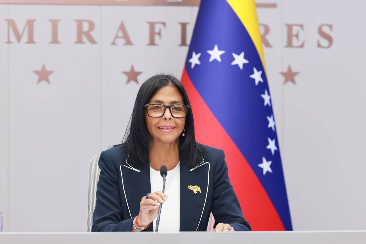 Presidenta (E) Delcy Rodríguez participando vía videoconferencia en la Cumbre de Inversiones Futuras 2026