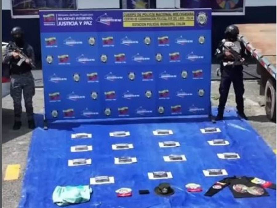 Funcionarios del CPNB inspeccionan camión con cocaína incautada en el Zulia