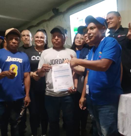 Entrega de registros de comunas indígenas Arrugbadou, Bashidaikae, Aishindue y Kirounda Roobih Bari en el estado Zulia