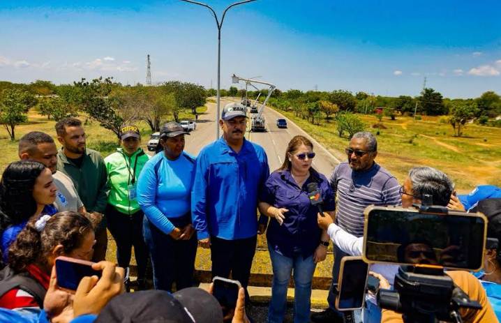 Gobernador Luis Caldera inspecciona obras de iluminación y agua en el municipio Santa Rita, Zulia