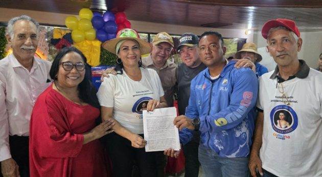 Alcalde Edgar Labarca y líderes comunales firman convenios de financiamiento en el Planetario Simón Bolívar de Mara