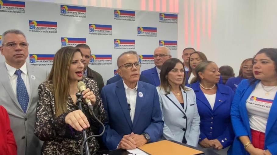 Diputada Nora Bracho durante el 20 aniversario de Un Nuevo Tiempo en el estado Zulia