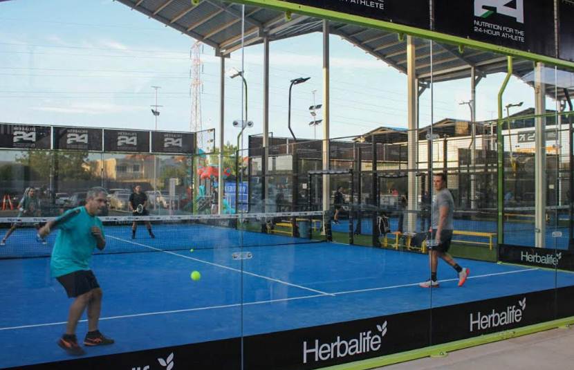 Firma de convenio entre Alcaldía de Maracaibo y Pádel Maracaibo para masificación deportiva