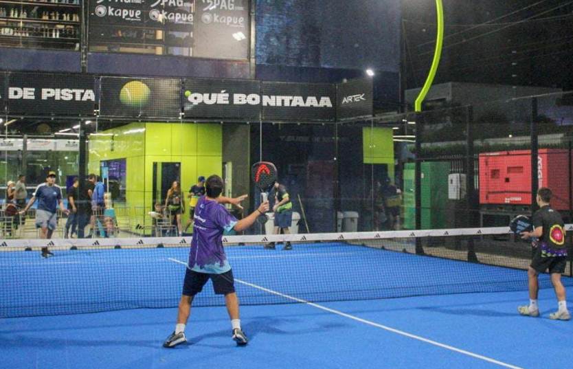 Jugadores de pádel durante la Copa Alcaldía de Maracaibo en Lago Pádel Club