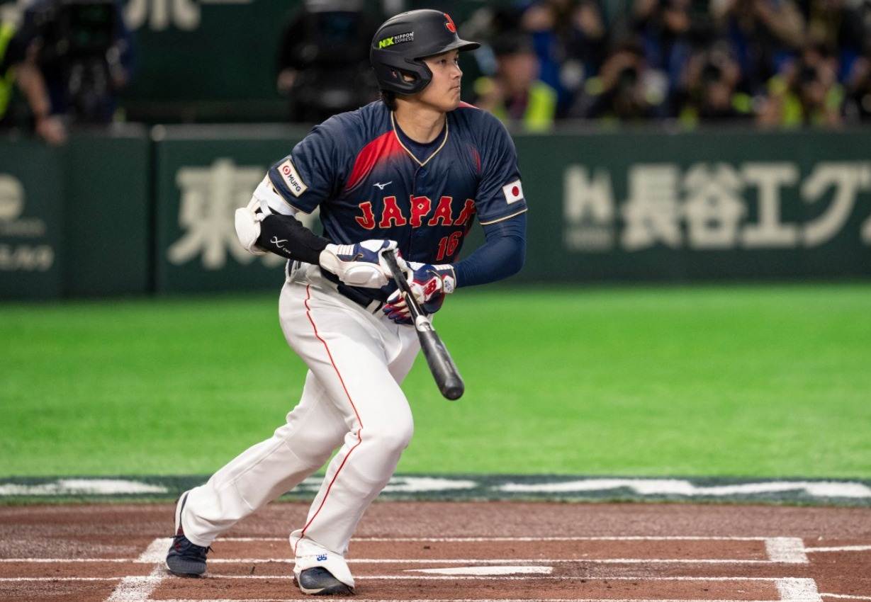 Shohei Ohtani celebrando el Grand Slam en el Tokyo Dome durante el Clásico Mundial de Béisbol